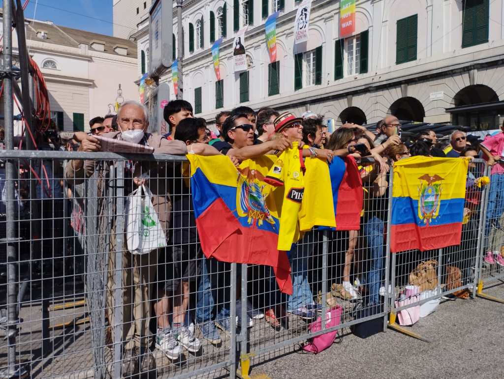ECUATORIANOS DE GENOVA RECIBIERON A SU CAMPEON RICHAR CAPARAZ, GANADOR DEL GIRO EN&nbsp;2019