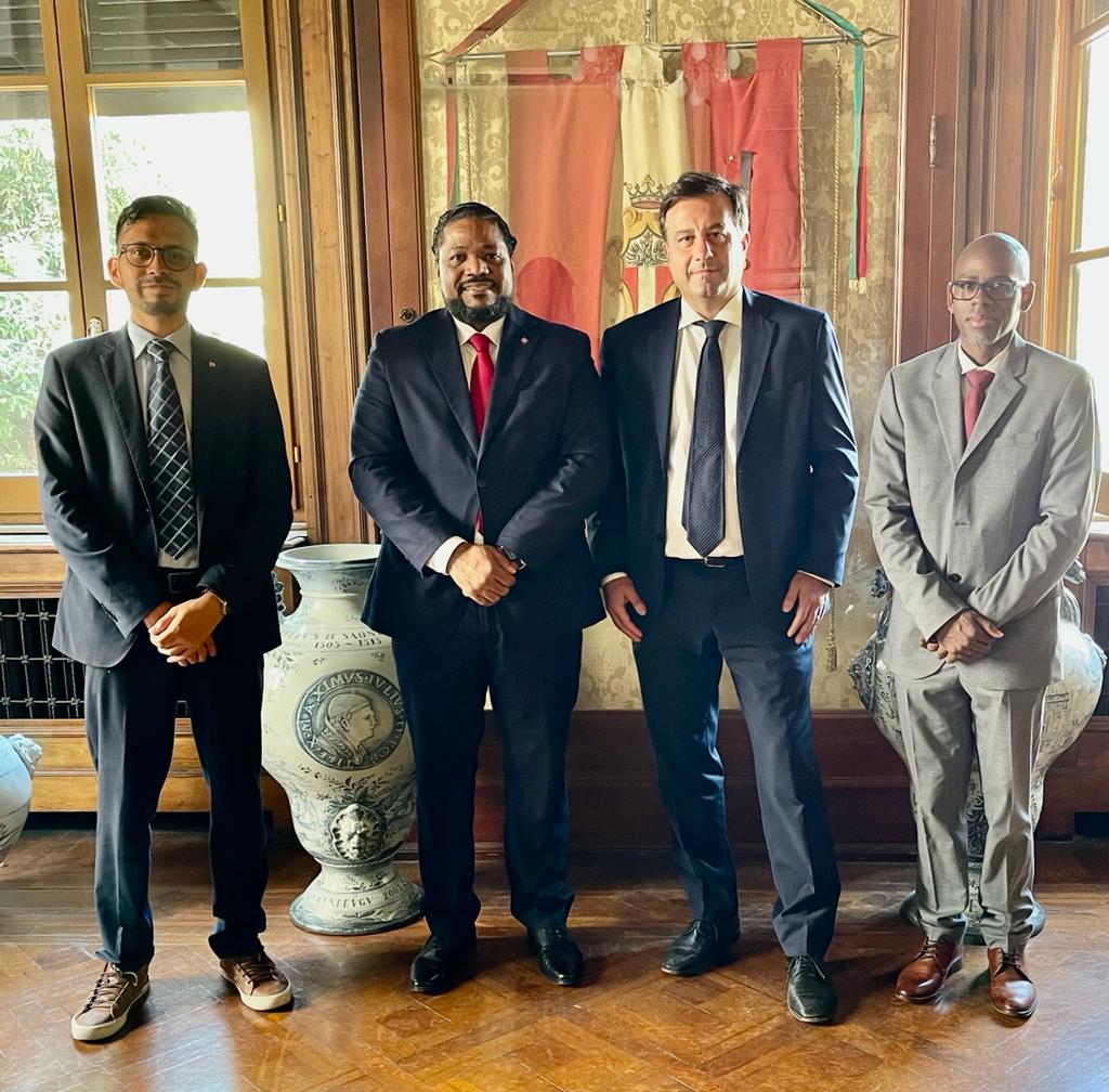 Savona.- Cónsul General Nelsón Carela firma acuerdo con  Asociación USEI-APS. Activa la ventanilla&nbsp;consular