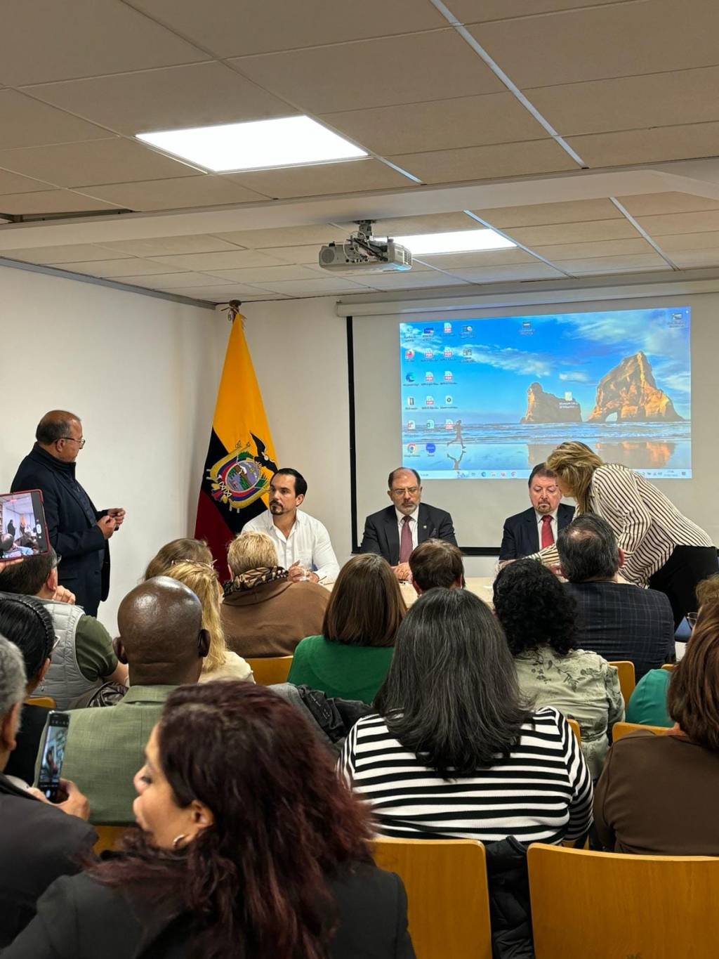 Encuentro entre referentes ecuatorianos y el Presidente de la Asamblea Nacional del Ecuador Henry&nbsp;Kronfle