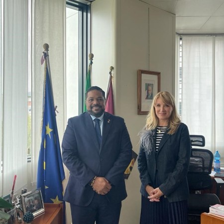 Cónsul General de la República Dominicana Nelson Carela, encuentra a la Jefa de la Policía Lilia Fredella en la ciudad de la Spezia.