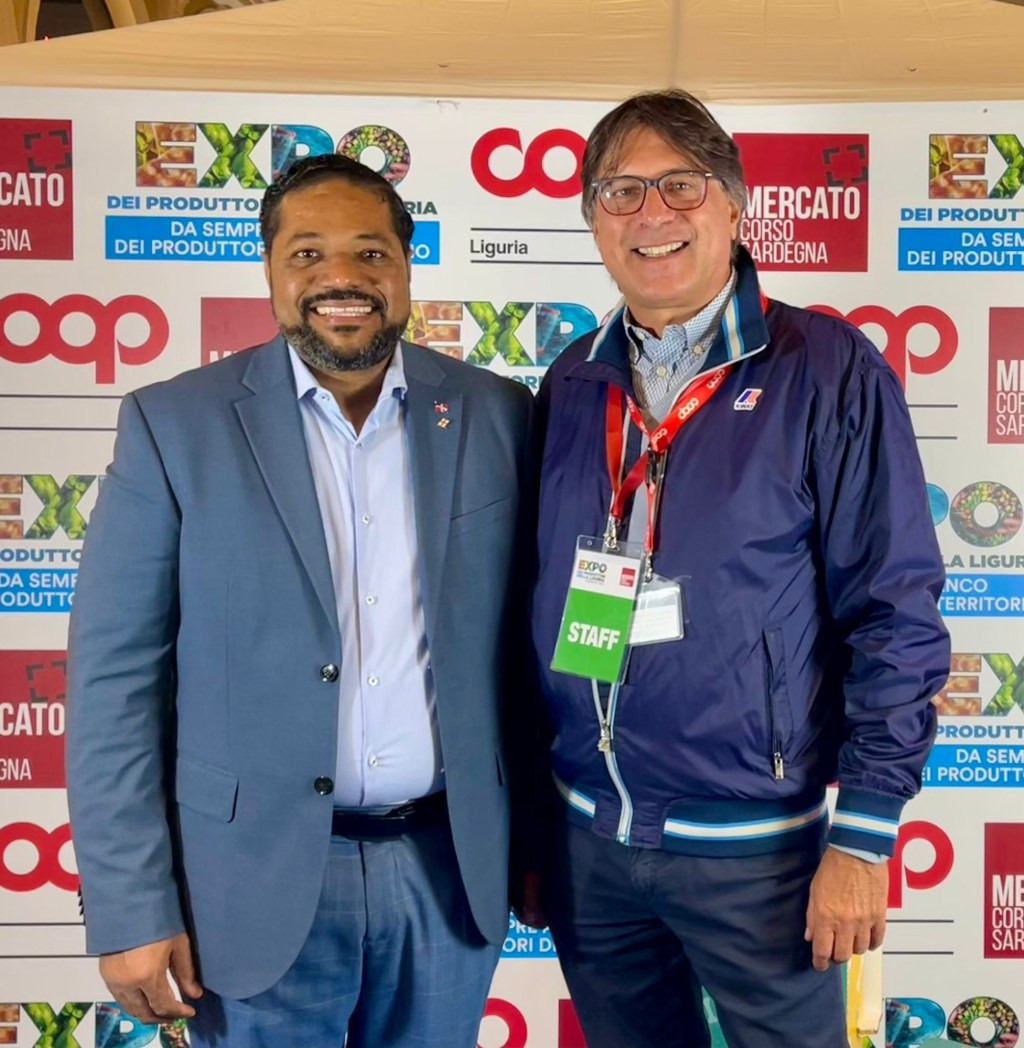 Cónsul Gral. Dominicano Nelson Carela Luna, invitado a la Expo de los productores de Liguria 2024 en el mercado de Corso&nbsp;Sardegna.
