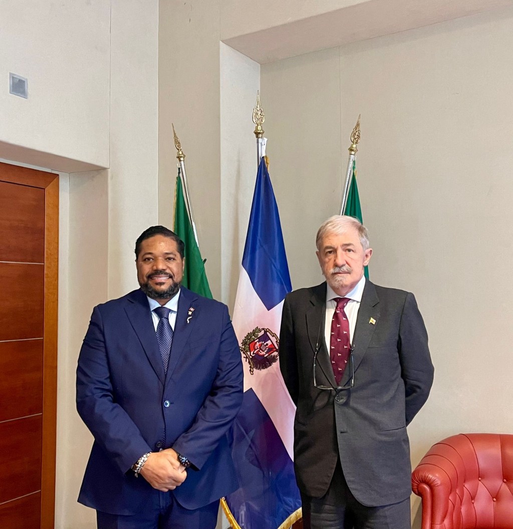 Génova.- Cónsul General de la República Dominicana encuentra al Presidente de la Región Liguria Marco&nbsp;Bucci