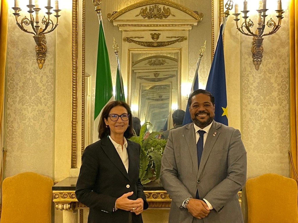 𝐂𝐨́𝐧𝐬𝐮𝐥 𝐆𝐞𝐧𝐞𝐫𝐚𝐥 𝐃𝐨𝐦𝐢𝐧𝐢𝐜𝐚𝐧𝐨 𝐍𝐞𝐥𝐬𝐨𝐧 𝐂𝐚𝐫𝐞𝐥𝐚, 𝐞𝐧𝐜𝐮𝐞𝐧𝐭𝐫𝐚 𝐚 𝐥𝐚 𝐩𝐫𝐞𝐟𝐞𝐜𝐭𝐚 𝐝𝐞 𝐥𝐚 𝐂𝐢𝐮𝐝𝐚𝐝 𝐝𝐞 𝐆𝐞́𝐧𝐨𝐯𝐚 𝐂𝐢𝐧𝐳𝐢𝐚&nbsp;𝐓𝐨𝐫𝐫𝐚𝐜𝐨.